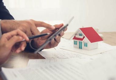https://www.immobilien-kaiserbaeder.de/wp-content/uploads/2019/05/Wertermittlung_iStock-915688450_klein_copyright_Kritchanut-380x260-1.jpg